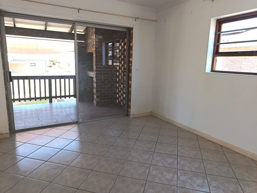To Let 2 Bedroom Property for Rent in Wavecrest Eastern Cape